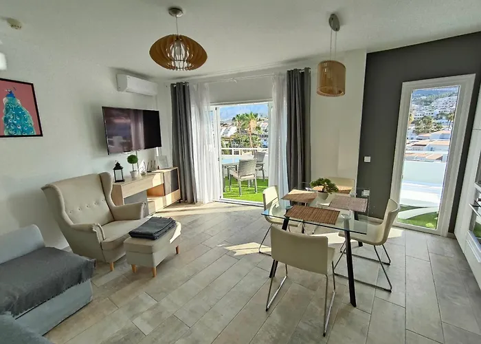 Malibu Park Apartments Sol